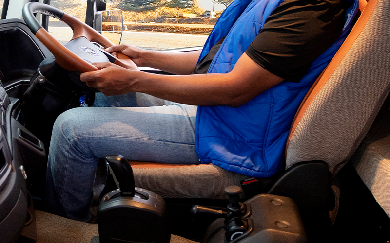 Air-suspended seats with multi-way adjustability and lumbar support provide fatigue-free driving, while the four-point air suspension system absorbs road shocks for a smoother ride. Powered windows, central locking and a powered sunroof complete the cabin experience.